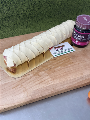 Sausage plait with Red Onion Marmalade (500g)